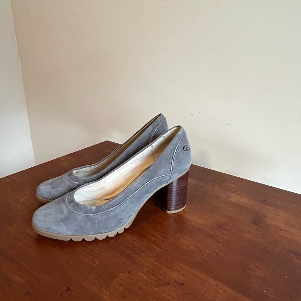 BLUE SUEDE HIGH HEELS WITH SILVER TRIM - SIZE 8M by Hushpuppies